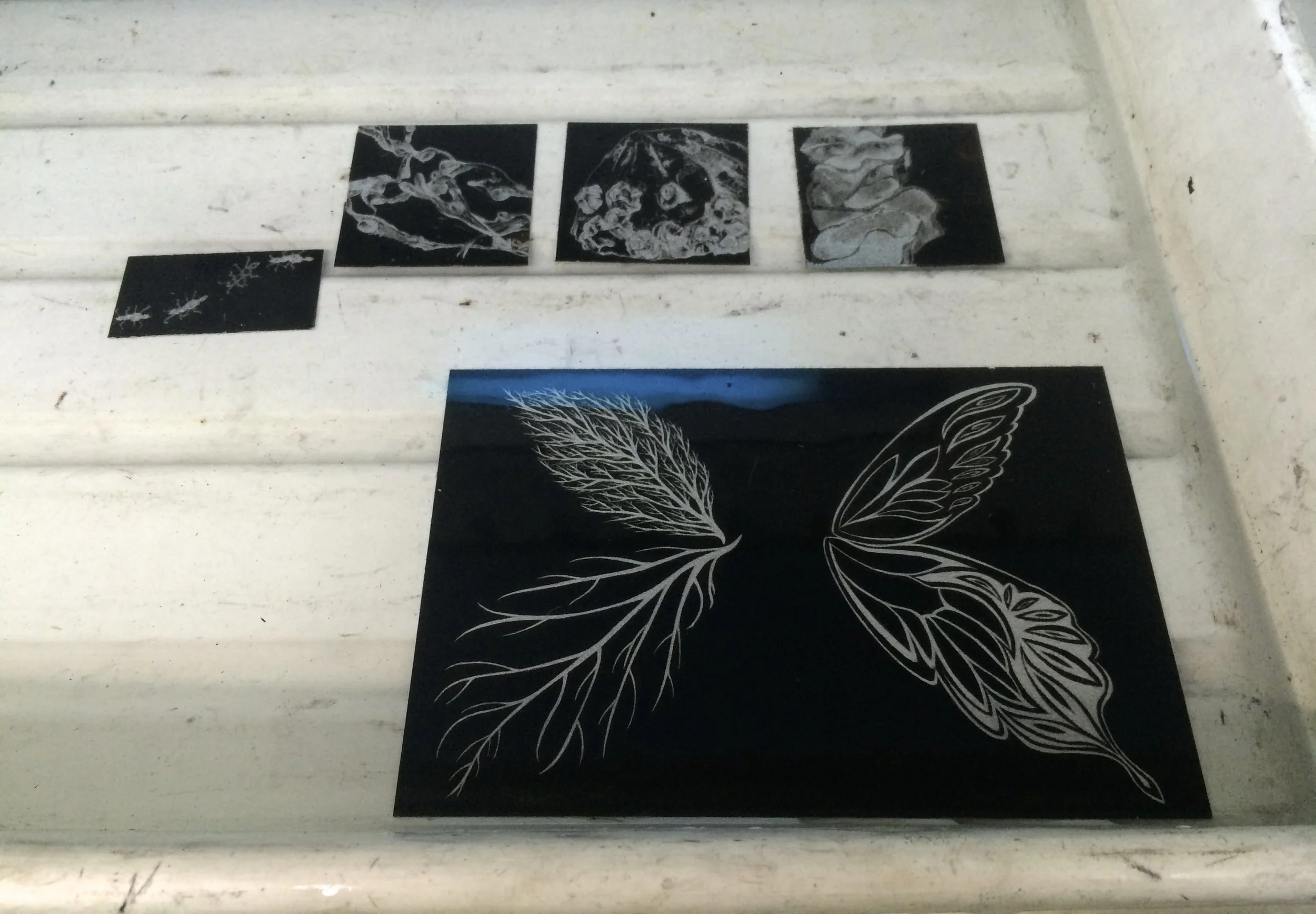  等待Acid酸液慢慢一点点腐蚀 