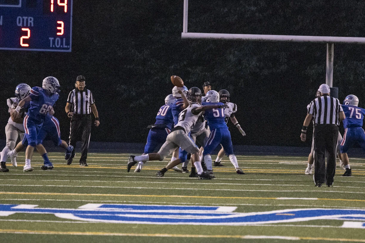 LaSalle_Varsity_FB_090321_71A4874.jpg