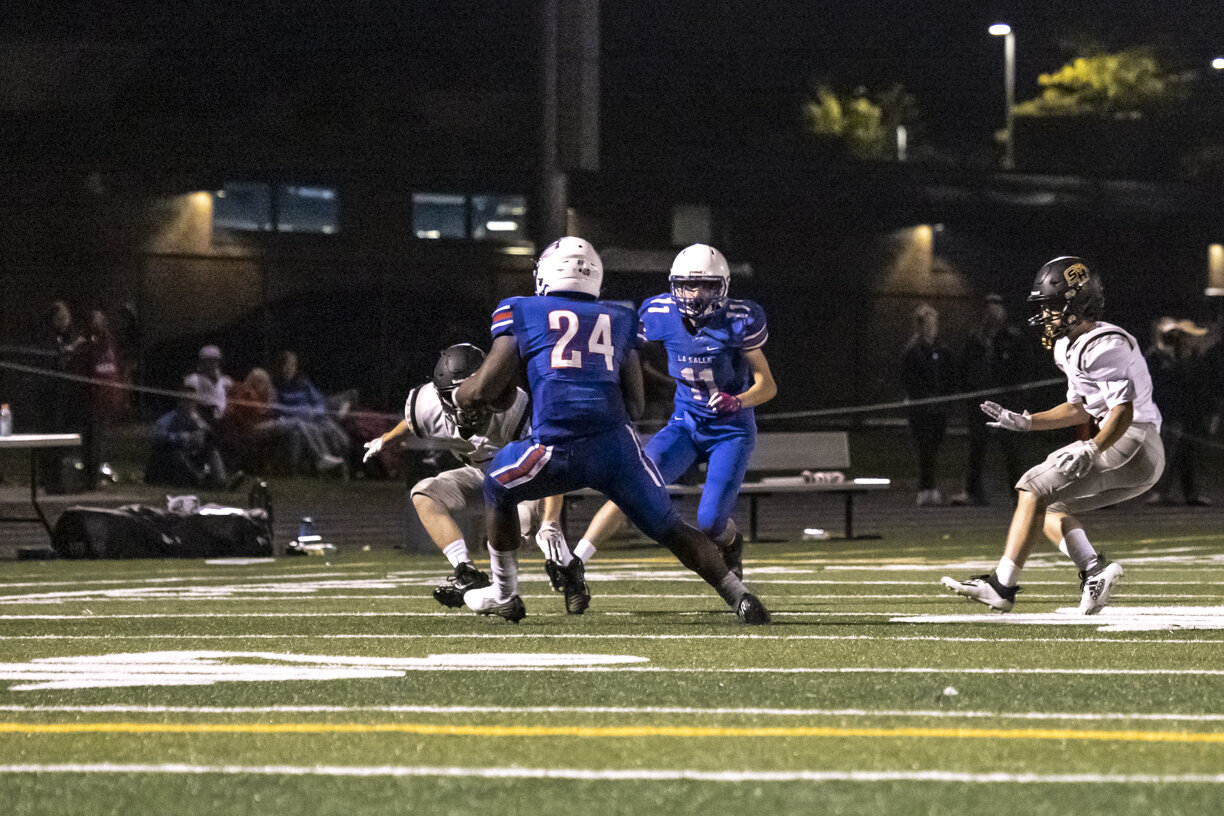 LaSalle_Varsity_FB_090321_71A5567.jpg