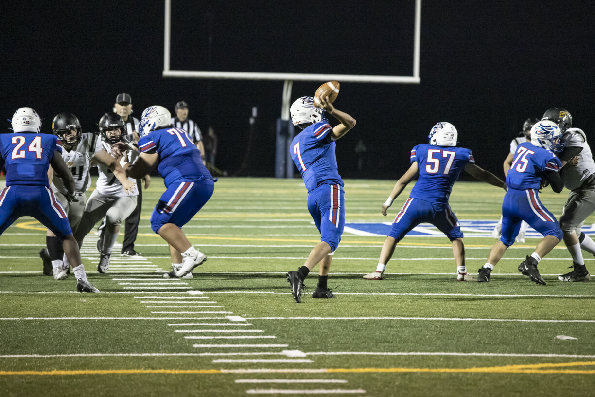 LaSalle_Varsity_FB_090321_71A5575.jpg