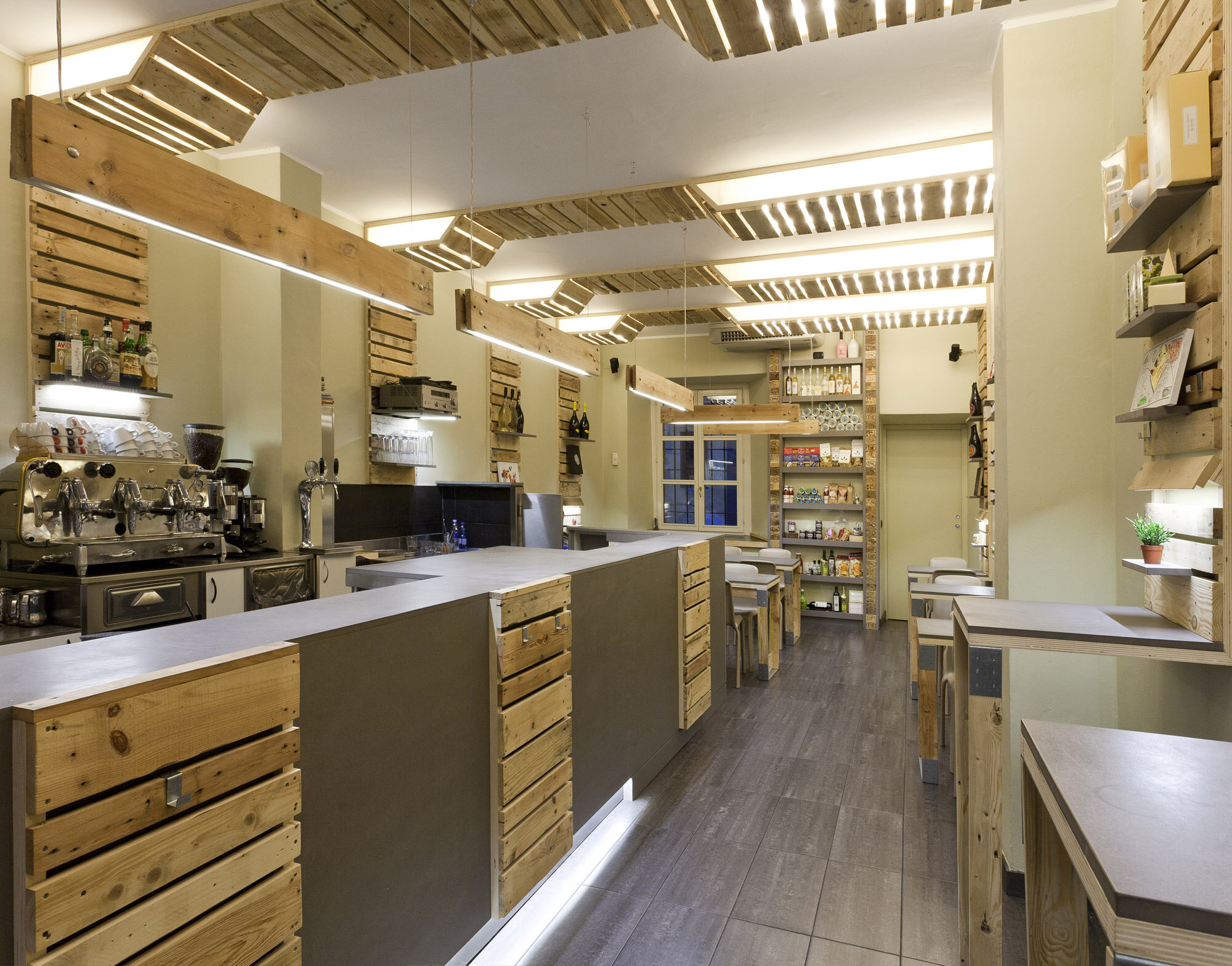 llabb_La Strega bar_02.jpg