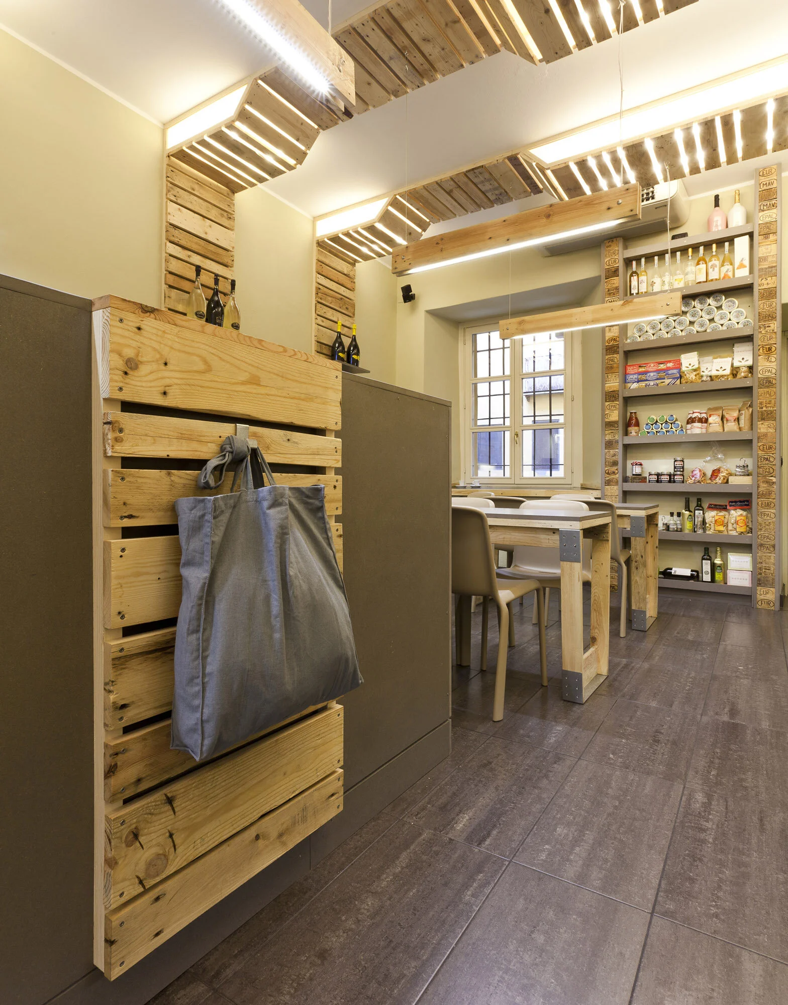 llabb_La Strega bar_04.jpg