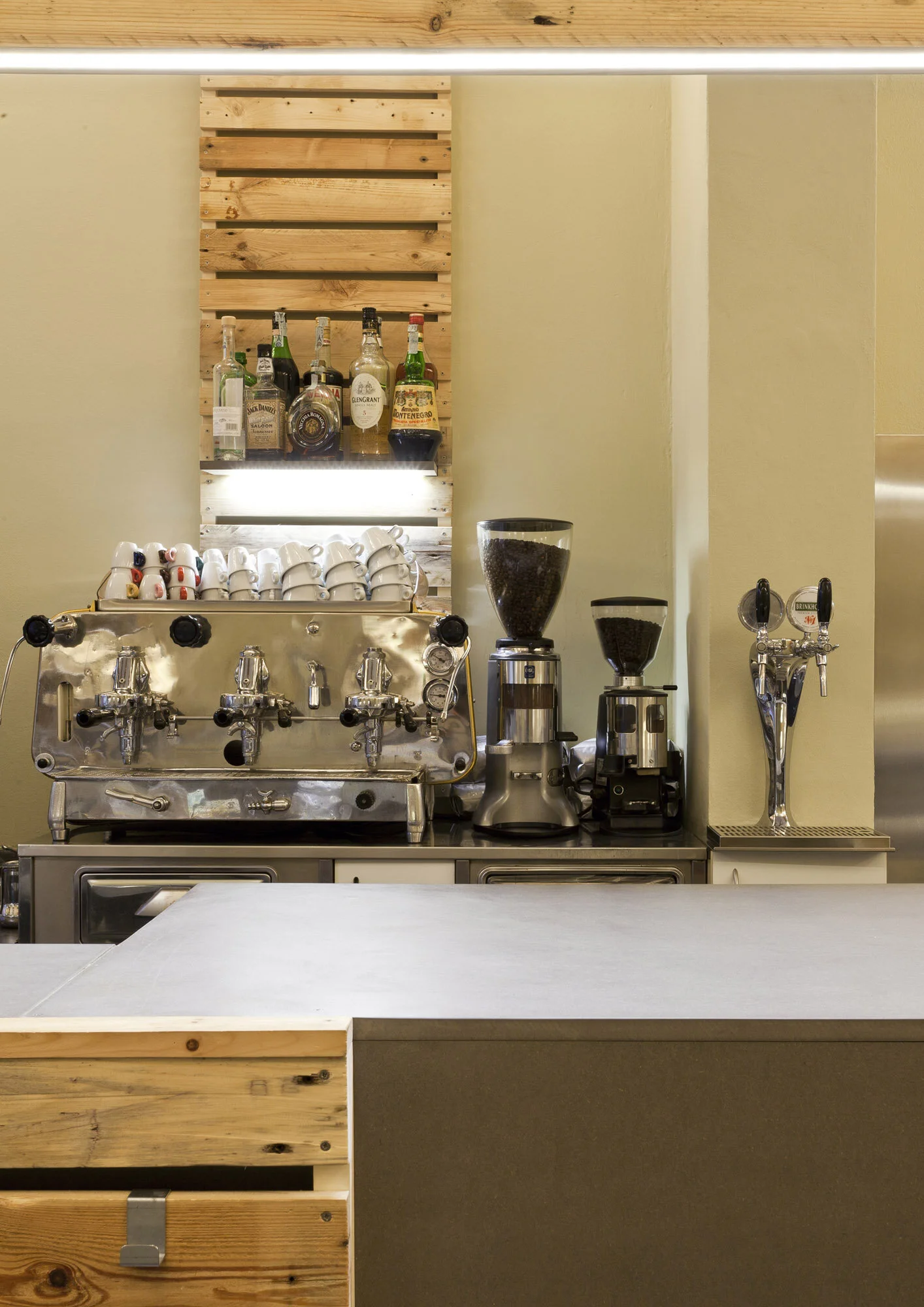 llabb_La Strega bar_09.jpg