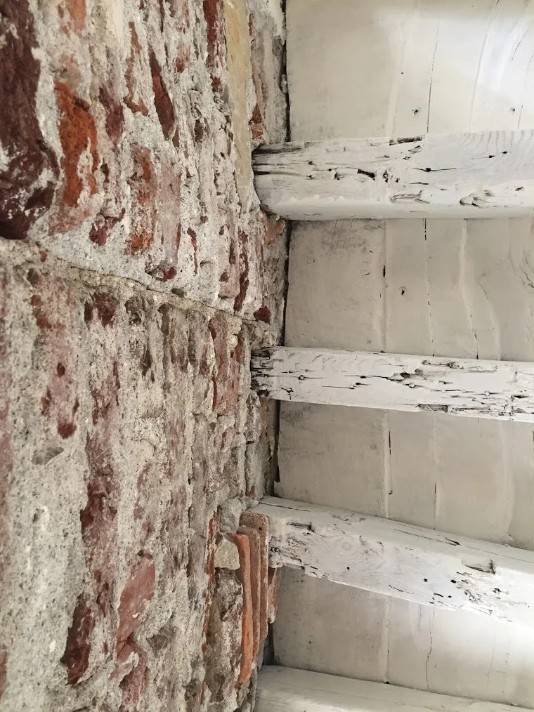 Dettaglio parete-soffitto