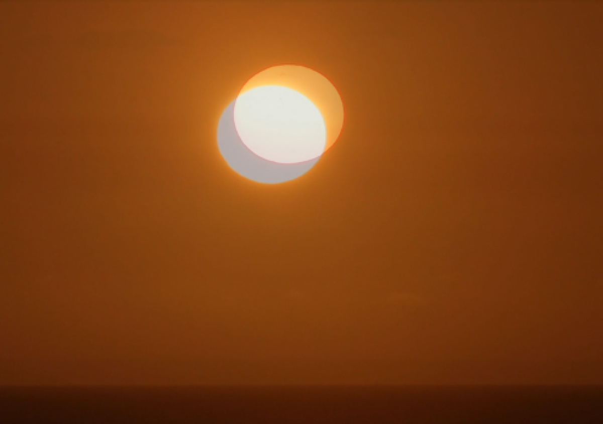Andrea Galvani © 2015 The End ( Action #1 ), Still from 16 mm double projection, photograph mounted on aluminum di- bond 100 x 70 cm. Courtesy of the Artist