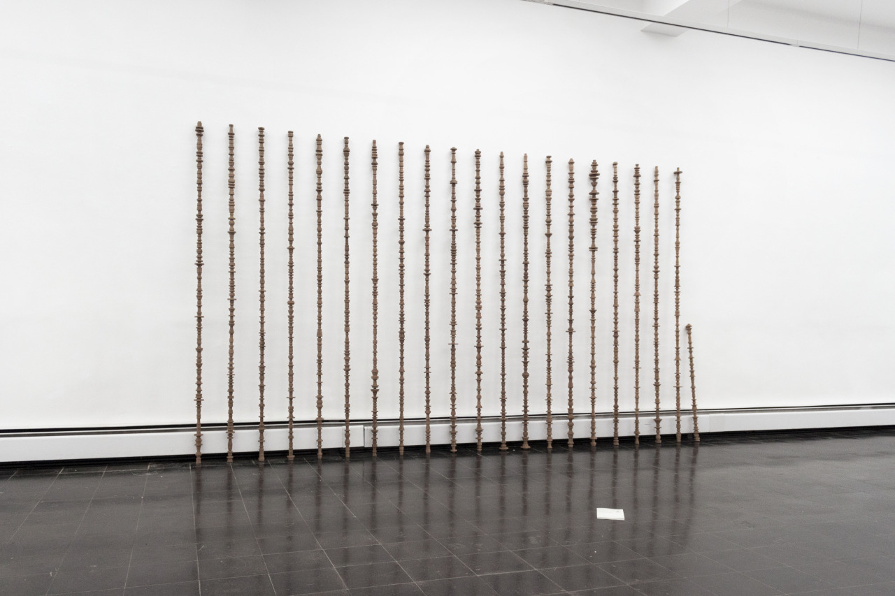 HK-MK, 21 mahogany rods, book, 230 x 500 x 20 cm, 2015