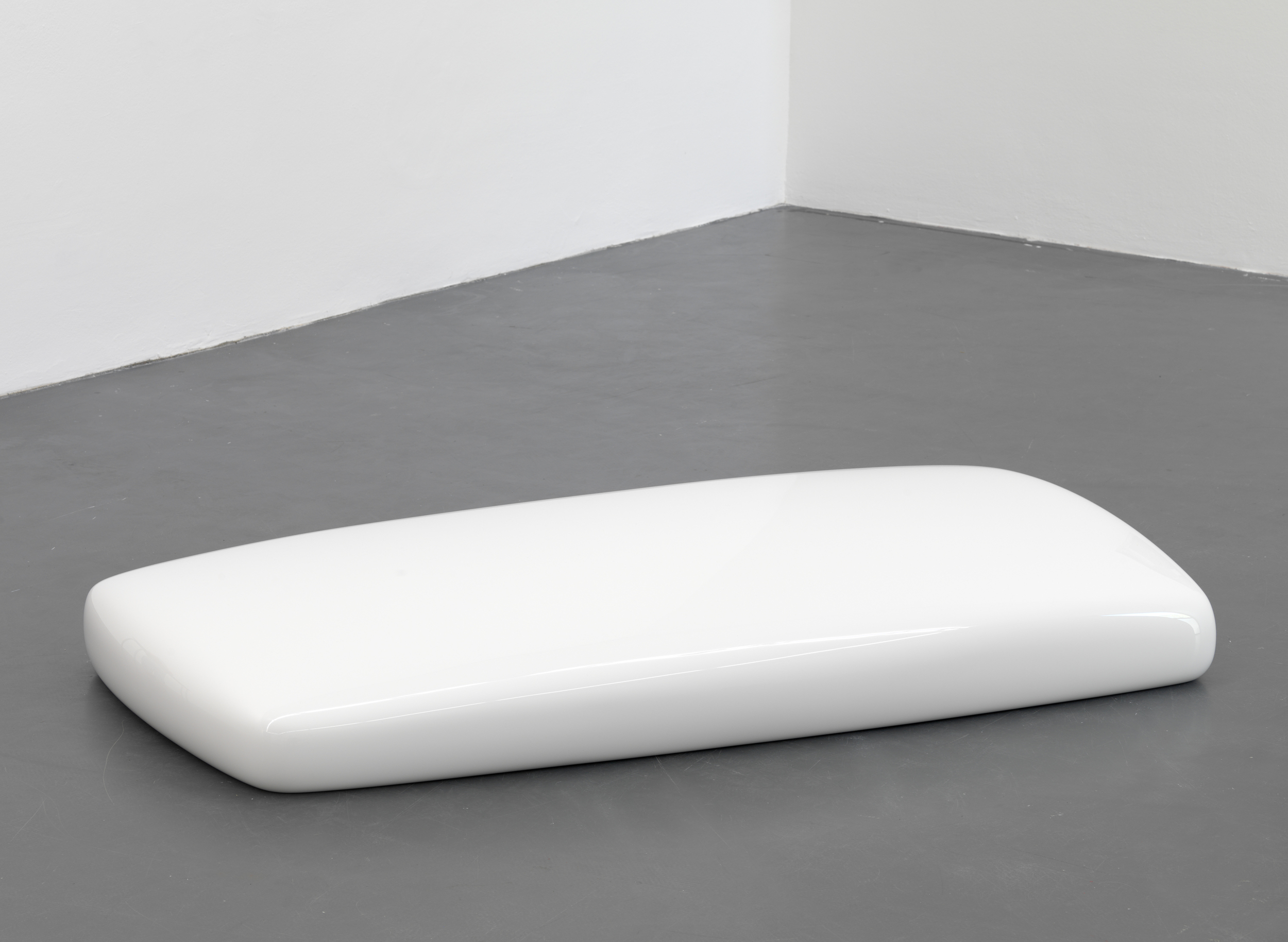 Untitled, 2008, polyester resin, 28 x 200 x 102 cm