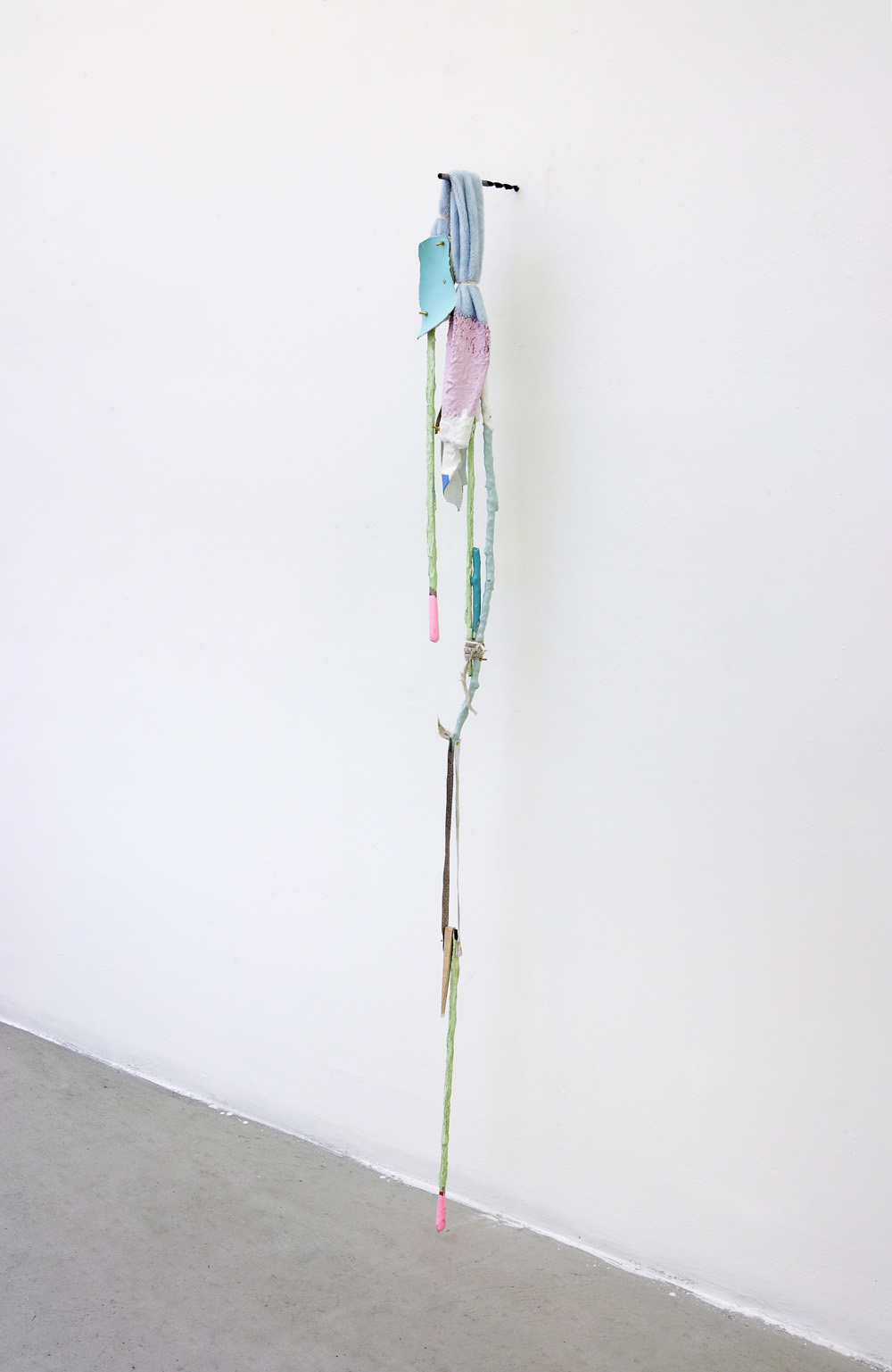 Suspenso, 2011, mixed media, 158 x 12 x 17 cm