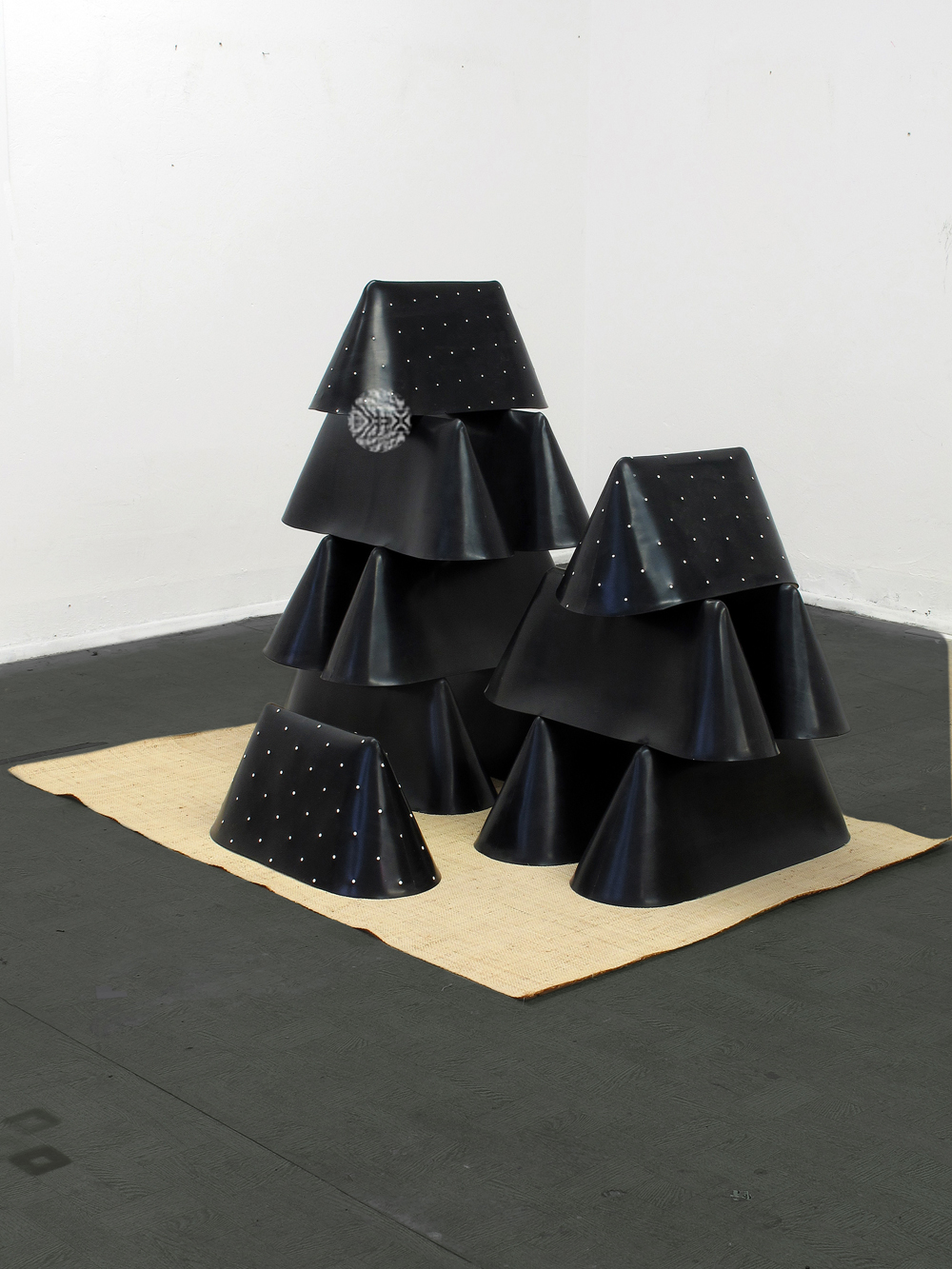 Bazar, 2013, rubber, bass, 120 x 140 x 100 cm