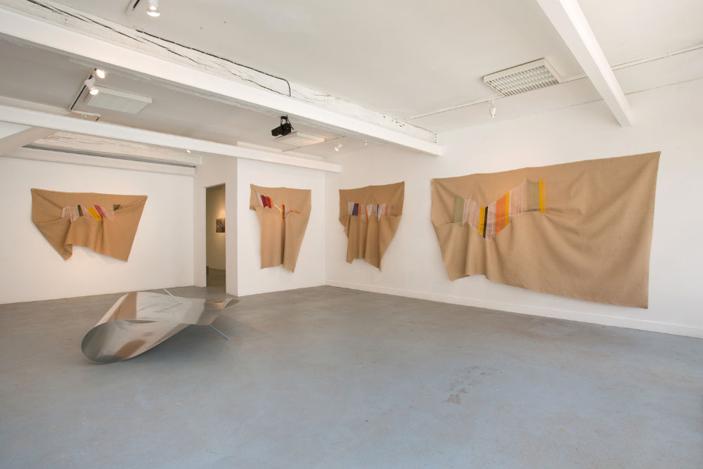 Les Broderies, 2016, wool yarn, hessian, variable dimensions image : Dominique Delpoux, Pollen, Monflanquin exhibition view