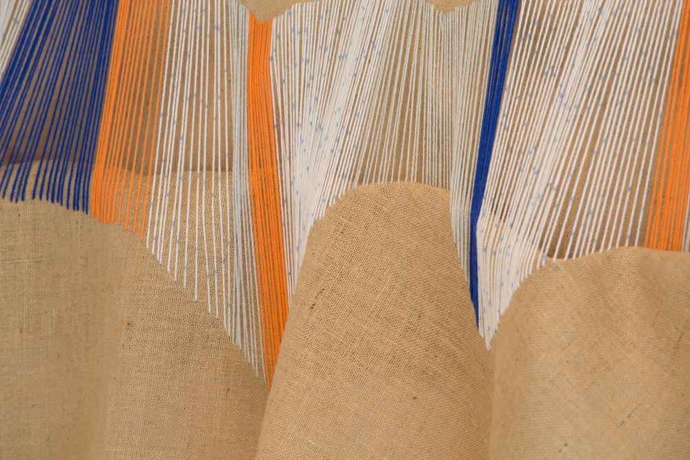 Les Broderies, 2016, wool yarn, hessian, variable dimensions image : Dominique Delpoux, Pollen, Monflanquin exhibition view