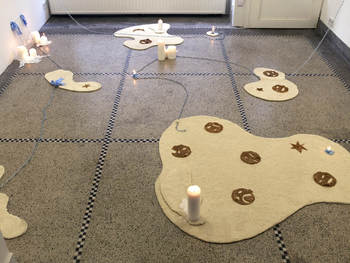 Bora Akinciturk (with Noemi Merca), Fallen Angels, installation view at Komplot, Brussels, 2017