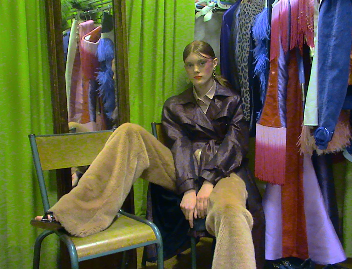 Emilie wears trench ESCADA shirt and trousers LE STUDIO PIERRE earrings STYLISTS’S OWN . Louise wears top and trousers LE STUDIO PIERRE belt VINTAGE scarf and earrings STYLIST’S OWN
