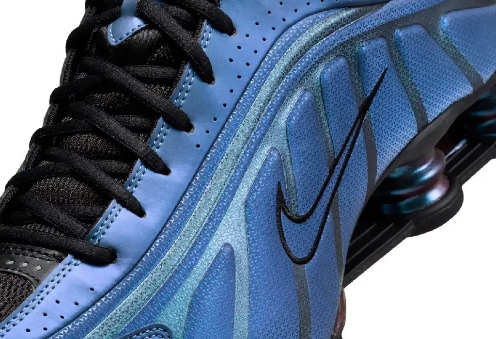 Nike-Shox-R4-Iridescent-5.jpeg