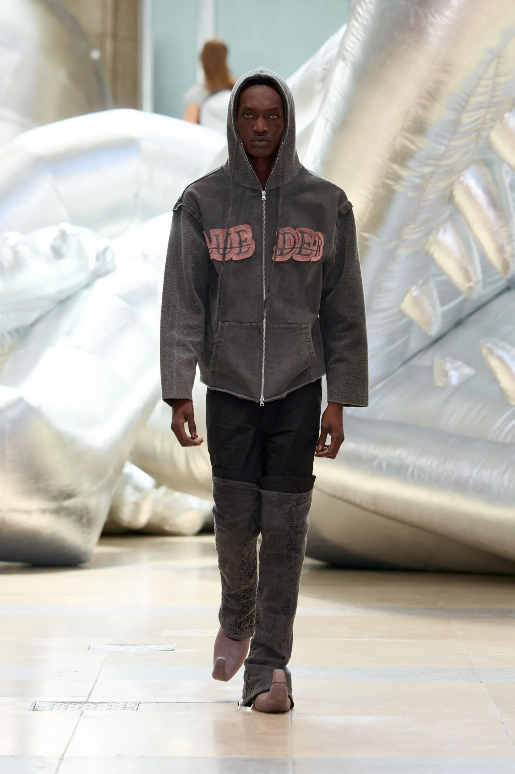 LUEDER_SS26_Runway20_by_Finnegan_Koichi_Godenschweger_for_BFW_HighRes.jpg.jpeg