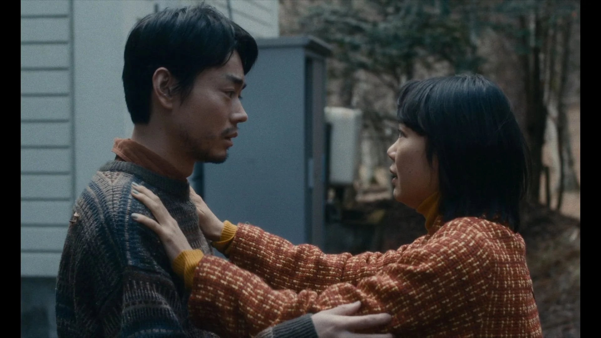 013-03 – esterno grigio noir luce - 03.png