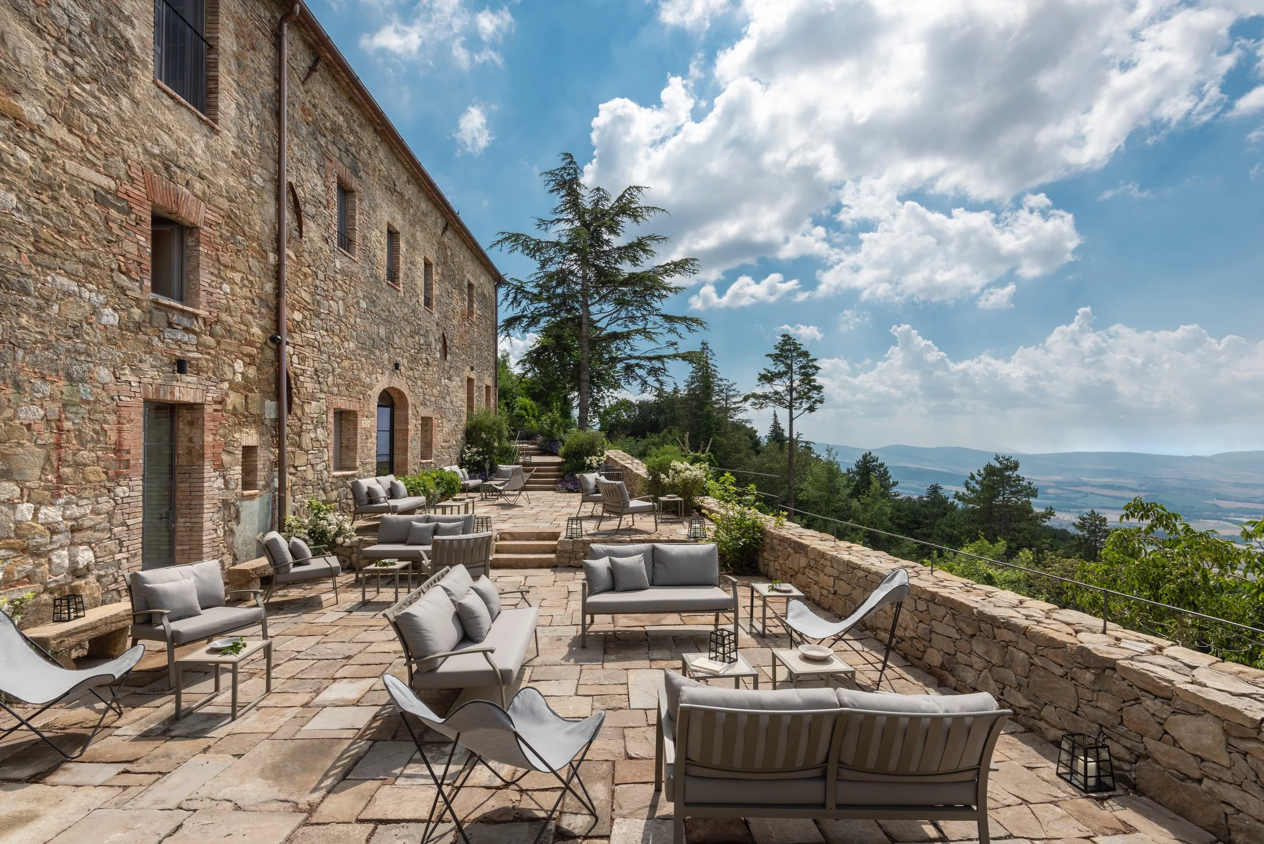 Monteverdi Lobby 07-2.jpg