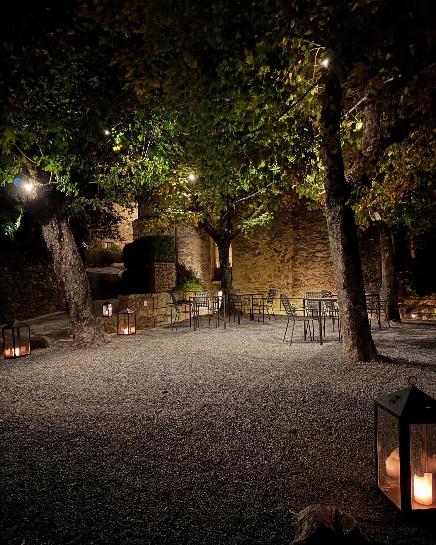 Magical piazza day or night ✨💚 
#monteverdituscany