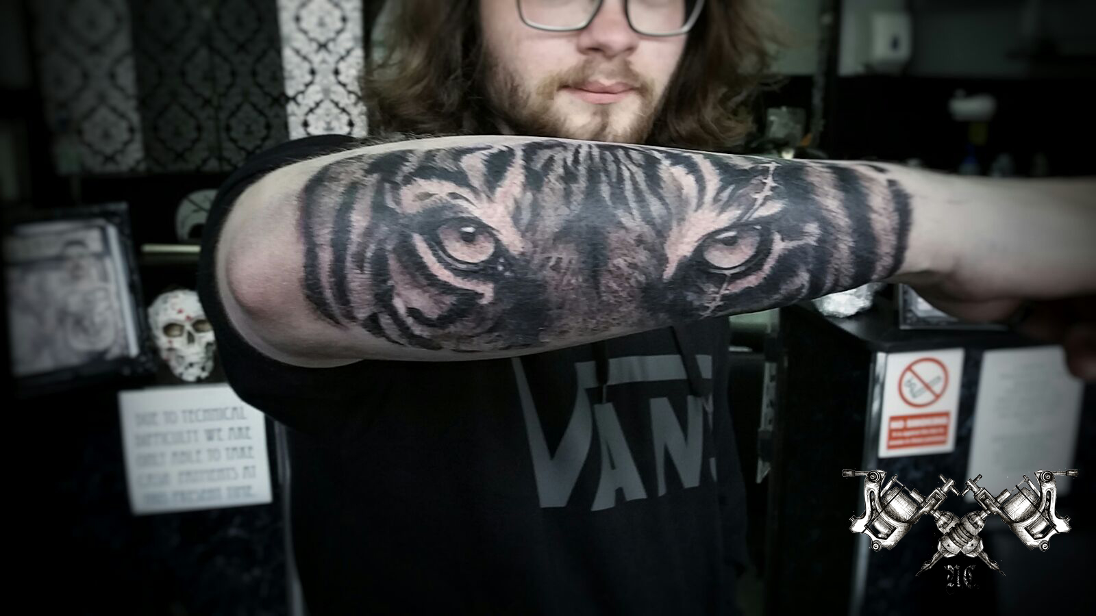 Tiger Eyes Tattoo Morden