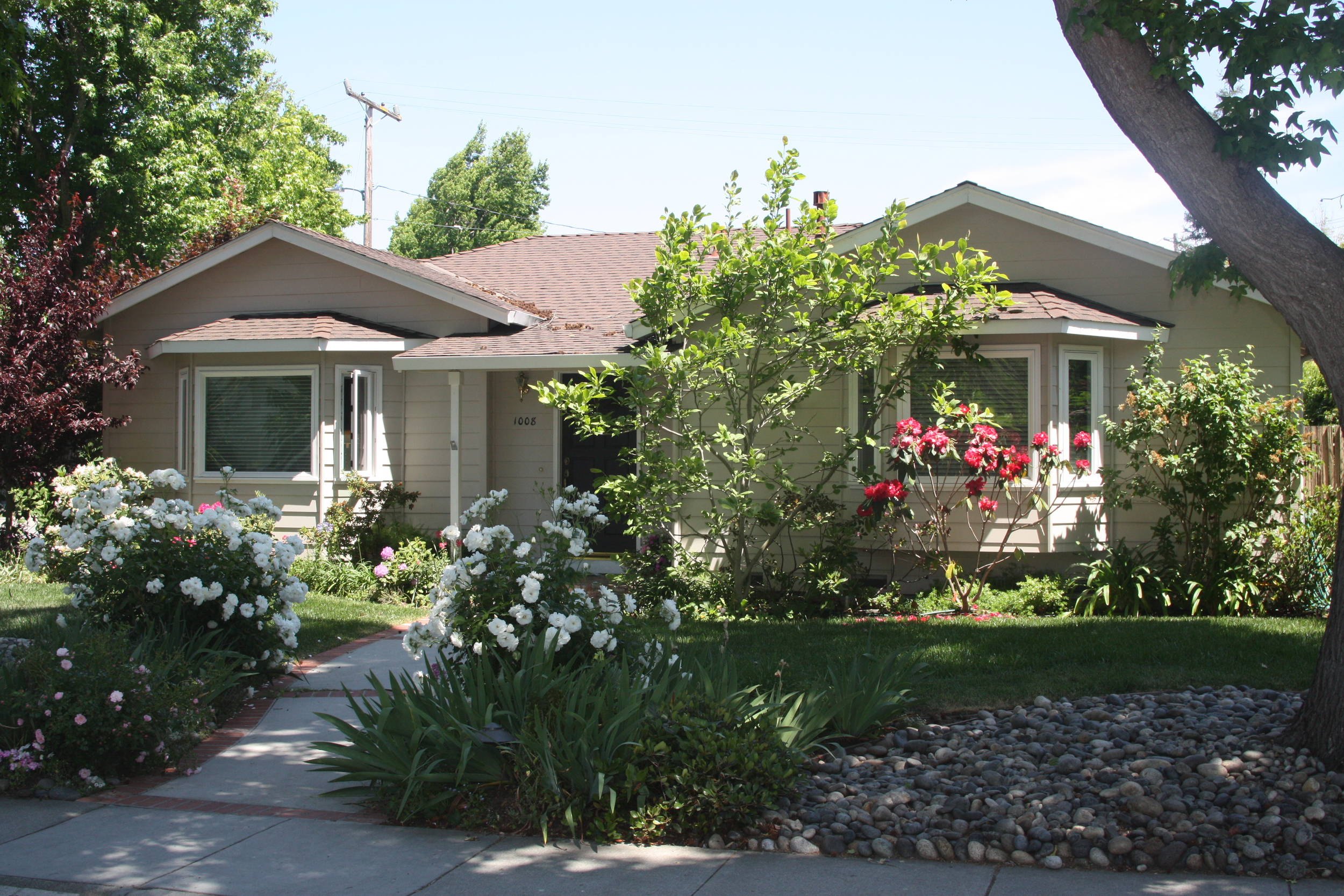 SOLD: 1008 Greenwood Dr, Menlo Park Mature landscaping, delightful neighborhood Offered at $1,275,000