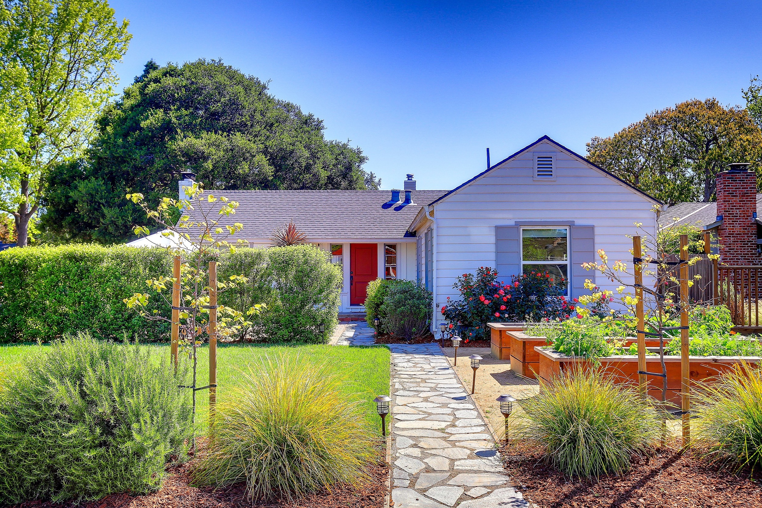 SOLD: 1056 Greenwood Dr, Menlo Park Light filled, updated home with lush lawn and raised garden beds Offered at $1,595,000