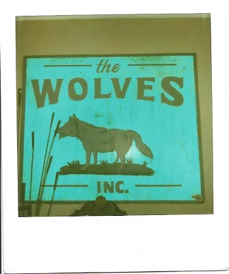 wolves1.jpg