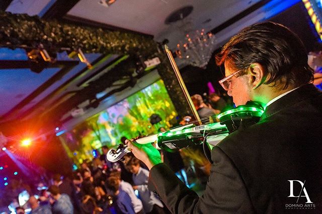 Happy Holidays to everyone! To all my clients, vendors, friends and the entire wedding industry! Thanks to @dominoarts Photography for the wonderful picture! .#ledviolin #led #libermusicevents #electricviolinshow #livemusic #weddingwire #miamidjs #ve