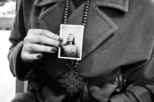 Annina is holding a picture of her grandmother.