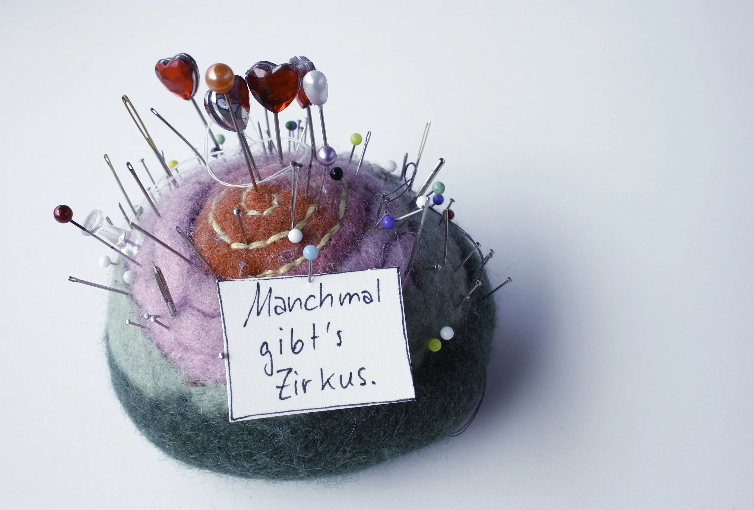 Monika Hehle Zirkus Nadelkissen.JPG