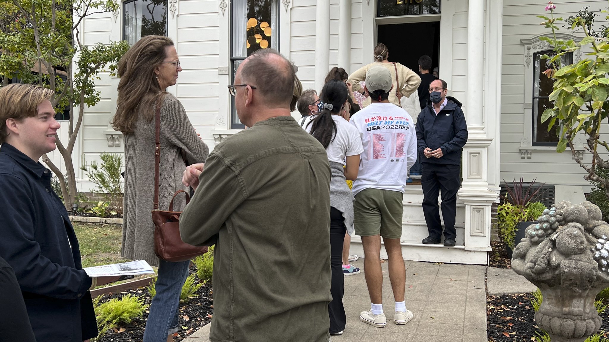 2022 Home Tour - People Lined Up Outside of Stevens House 4.jpg