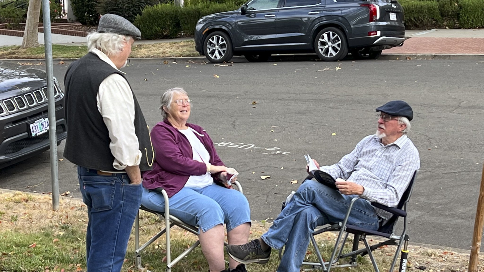 2022 Home Tour - Volunteers In Front of Stevens House.jpg