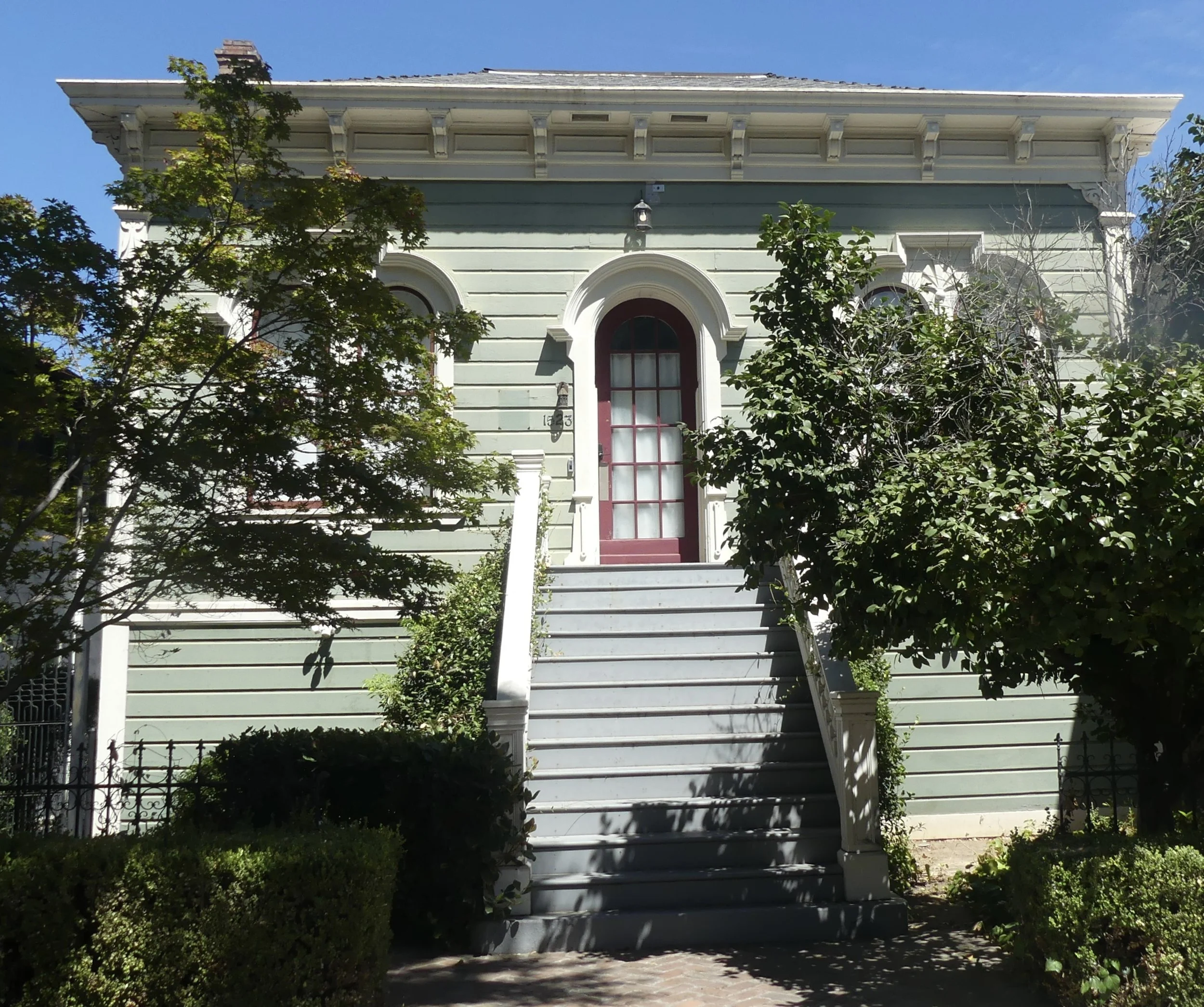 1523 G, facade.JPG