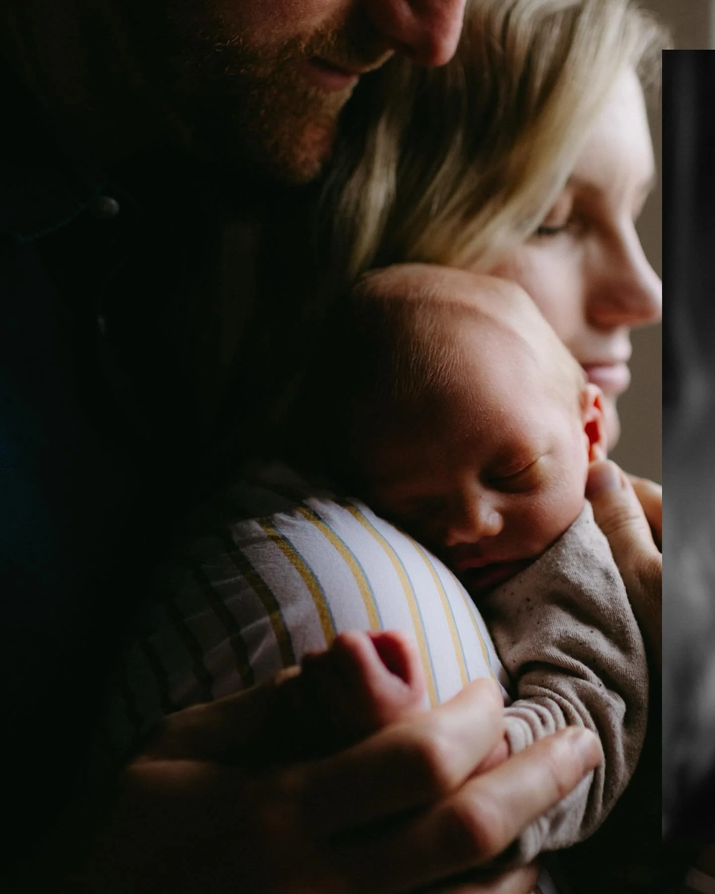 didn&rsquo;t have to commute very far for this cozy at home newborn / family session in jersey city🥹💌
