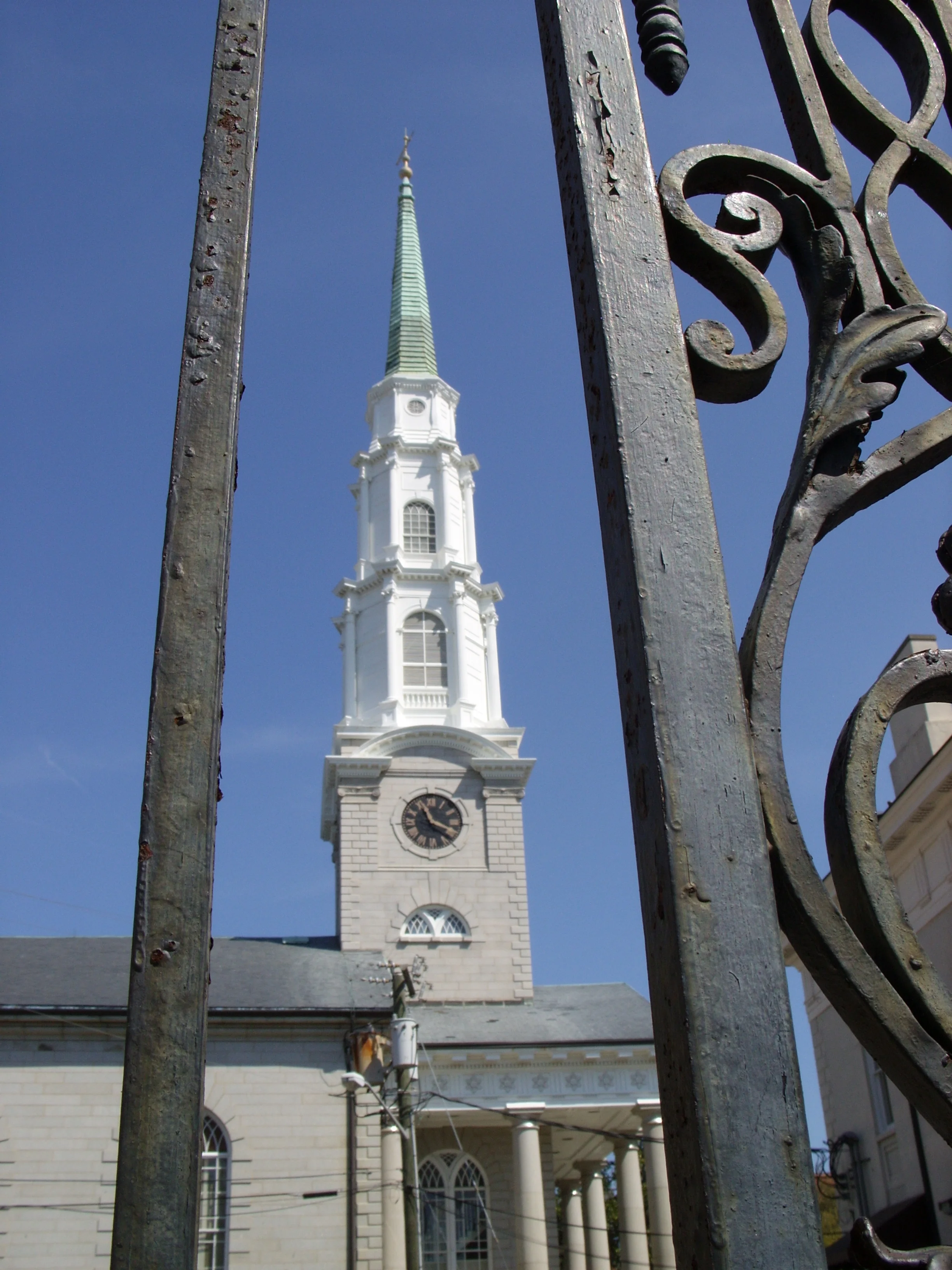  The steeple of the Independent Presbyterian Church. 