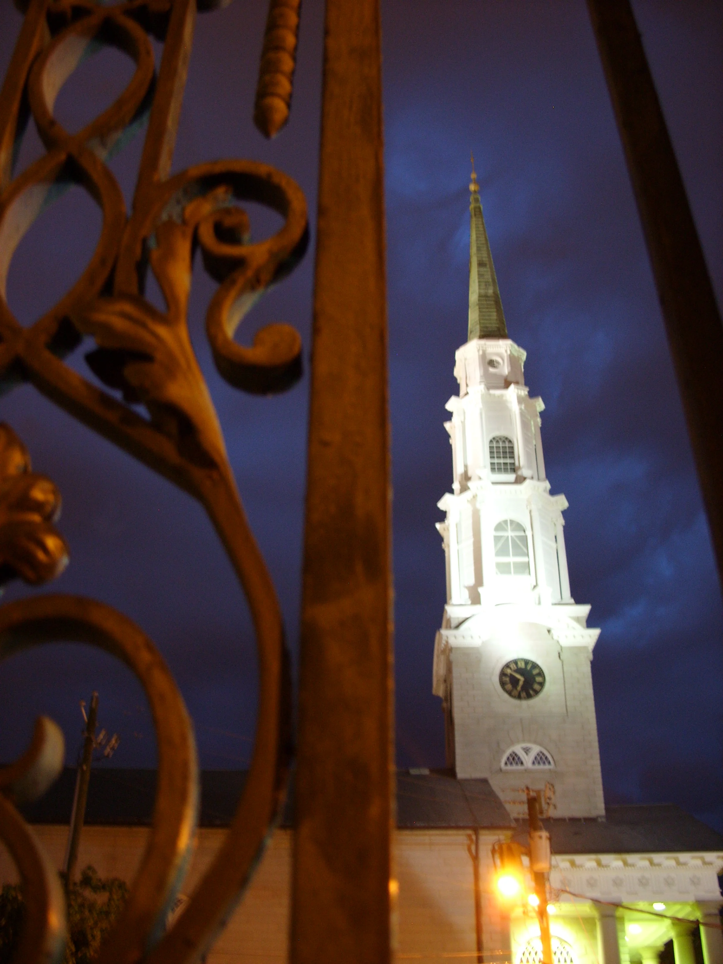  The Independent Presbyterian Church (again) at night. 