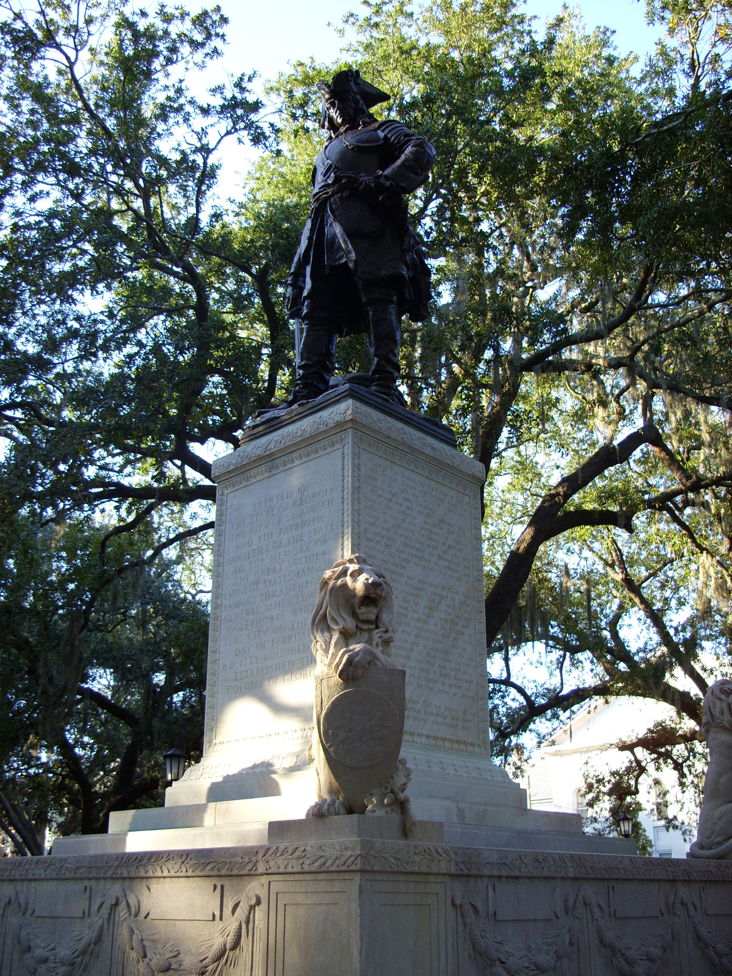  The monument to James Edward Oglethorpe in Chippewa Square. It was designed by Daniel Chester French and Henry Bacon and installed here in 1910. 