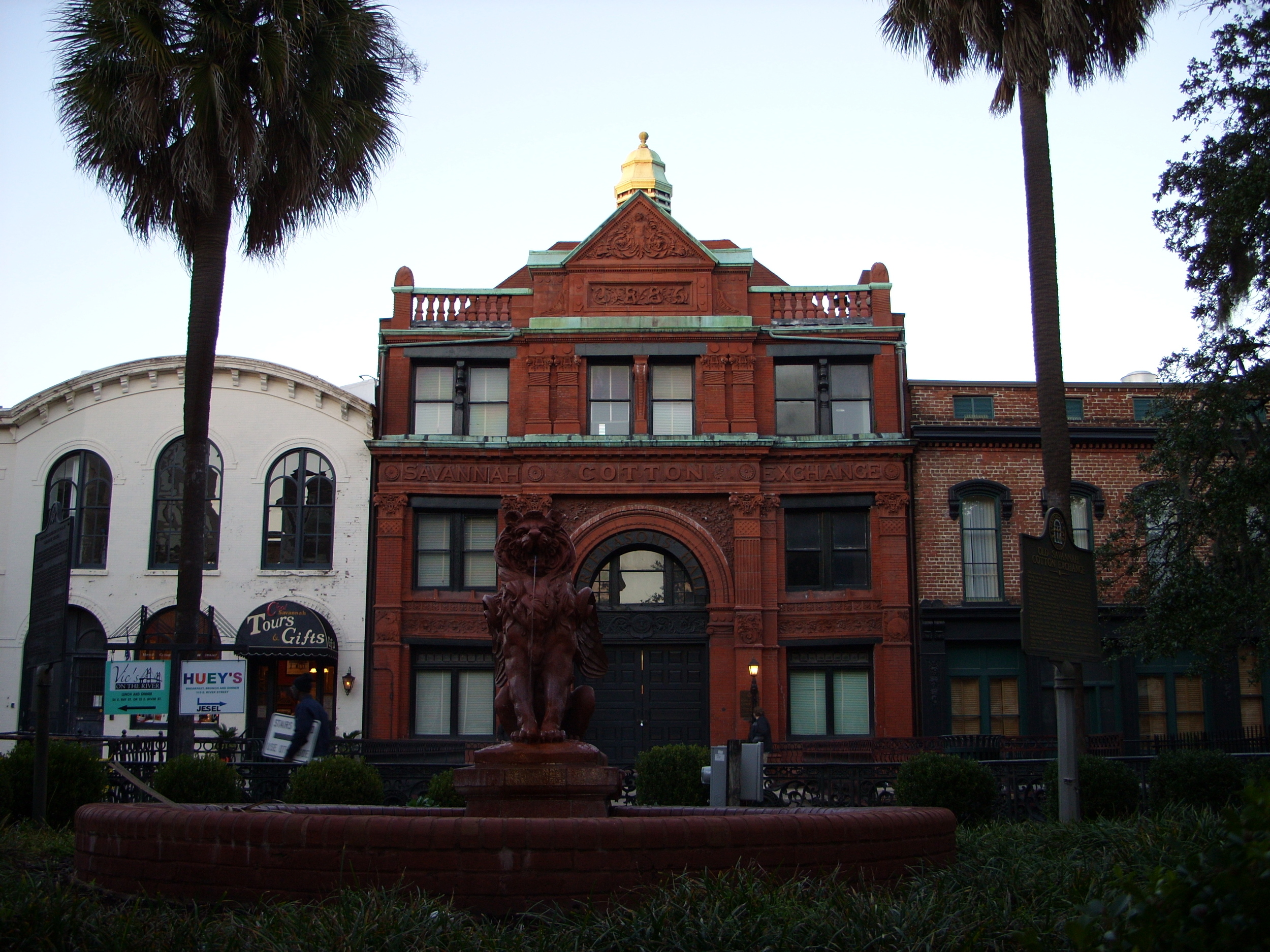  The Old Cotton Exchange at the end of Drayton Street. 