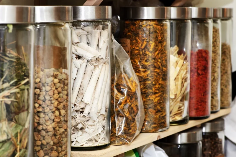 Chinese-herbs-in-galss-jars-800x533.jpg