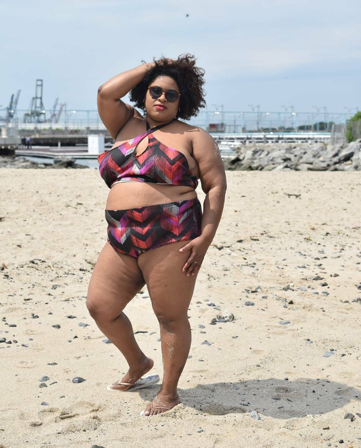 #fbf to last year when I pretended like I wasn't a spectacle while @yvonne.bk took my photo. I admit to faking confidence here... a little. I told myself I was fabulous. I didn't believe it, still devaluing myself because of my rolls. But deep down, I knew the truth about my body, so I faced up to my feelings about my body and struck this pose. This shot was taken early on in our shoot, and by the end of it, I believed in myself and my fabulousity a bit more. Photo by Yvonne Ike via @patriciaglows