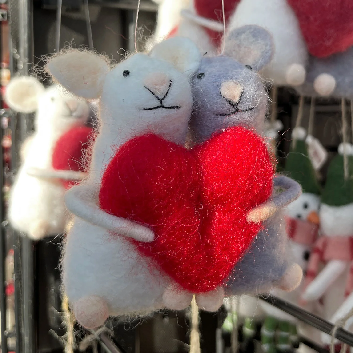 Mice-with-heart-felt-ornament.jpg