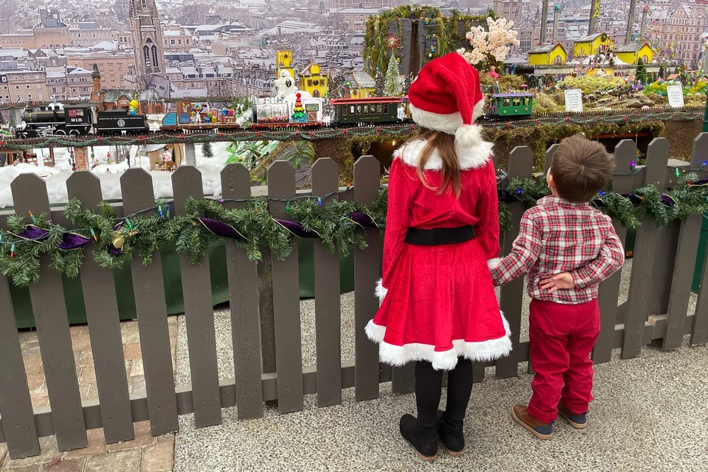 Children-at-Wonka-Train.jpg