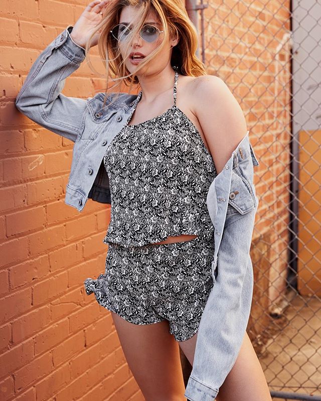 All about these 2 pieces coming together to create a cute, matching set ❤️
Photographer: @matt_shouse
Model: @madisoncmartina
Stylist: @lil_saigon
hair &amp; mua: @phamousbeauty
Photog's asst: @pyeongjae .
.
.
.
 #style #whatiwore #fashiondiaries #ou