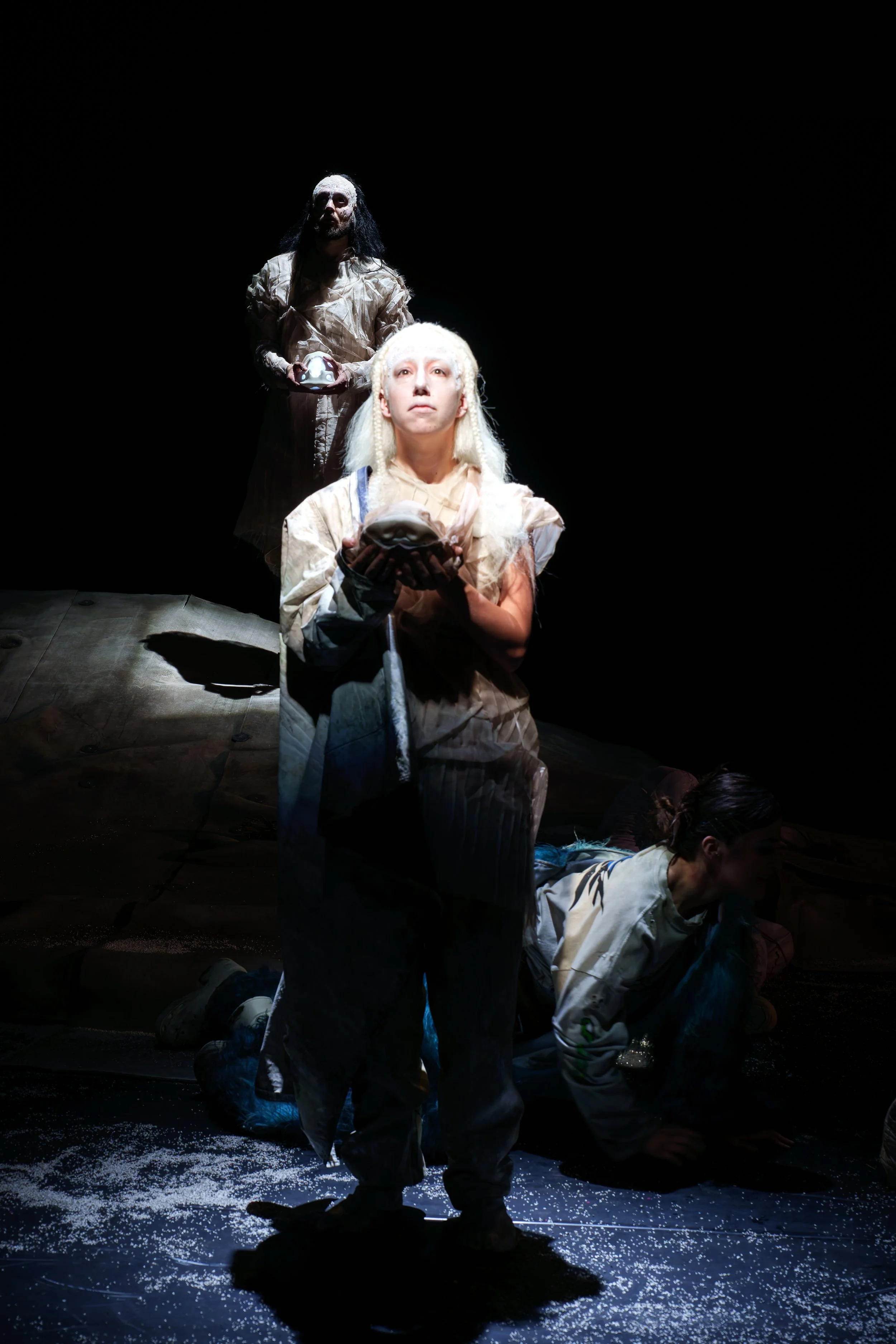  Mignon (2024) Theater Basel Directed by Tilman aus dem Siepen, design by Elena Scheicher Photo by Ingo Hoehn 