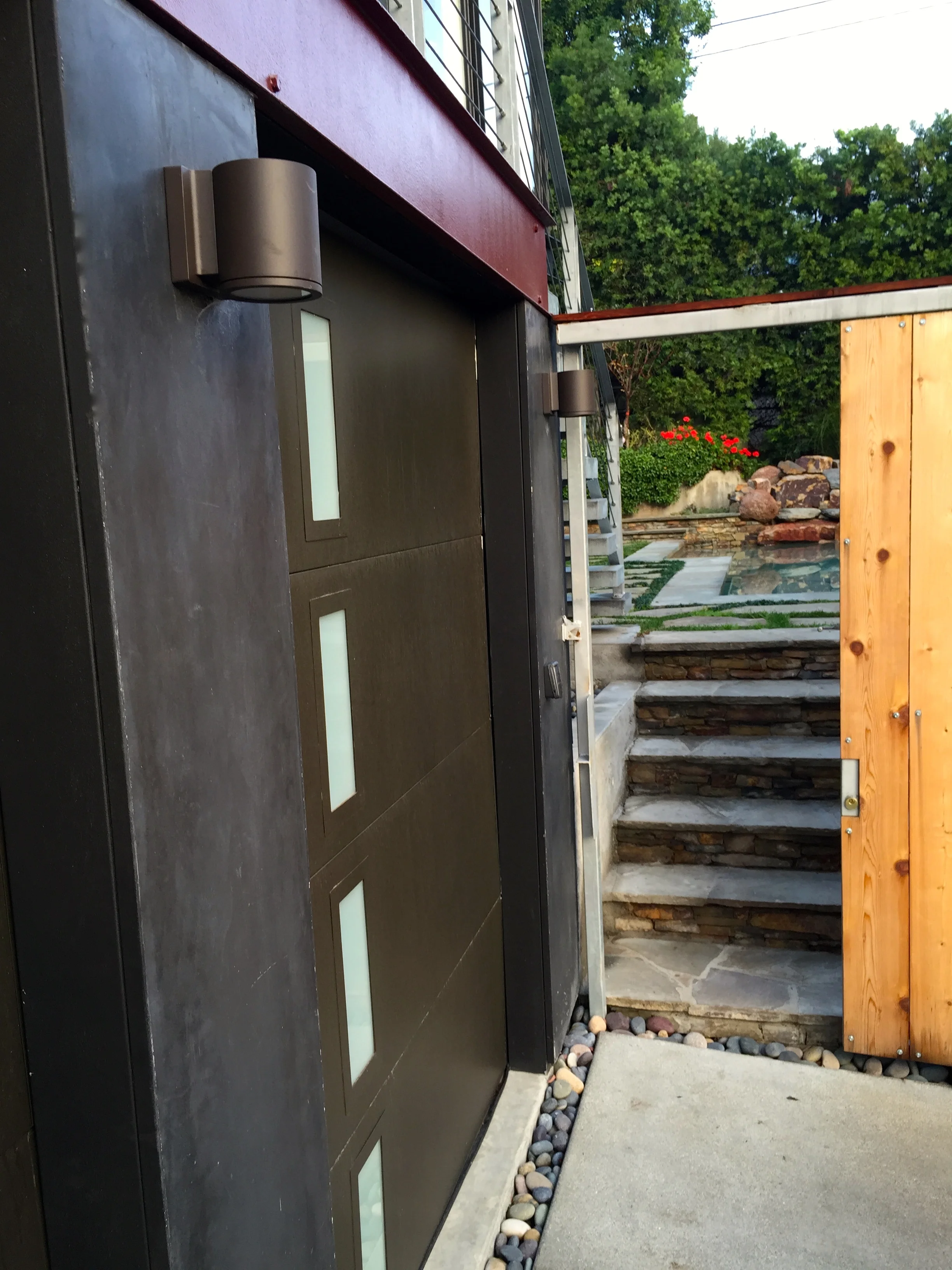 BENECIA - Back Gate