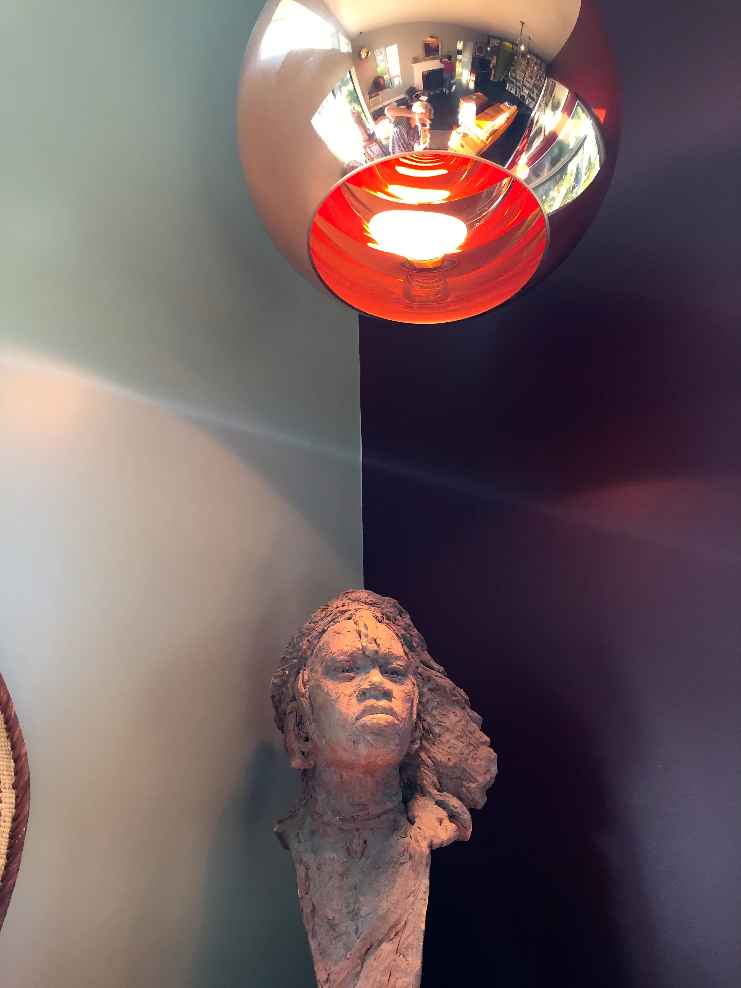 BENECIA - Living Room Statue - Detail