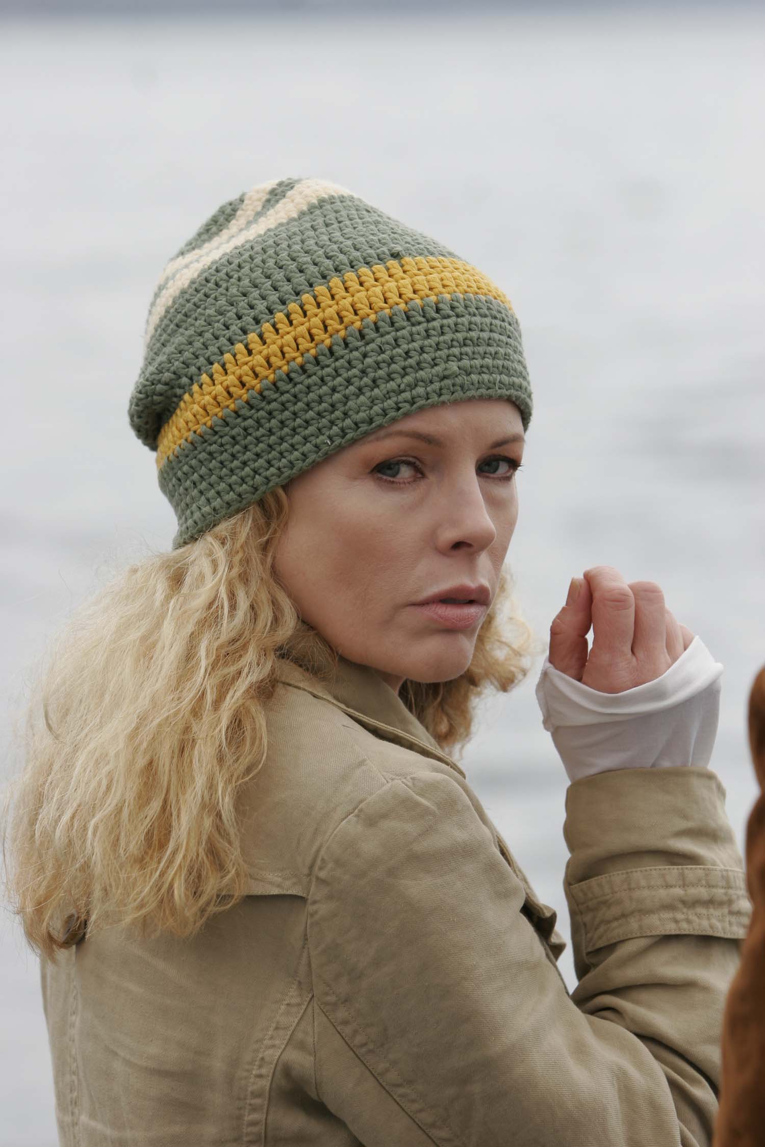 THE MERMAID CHAIR - Kim Basinger