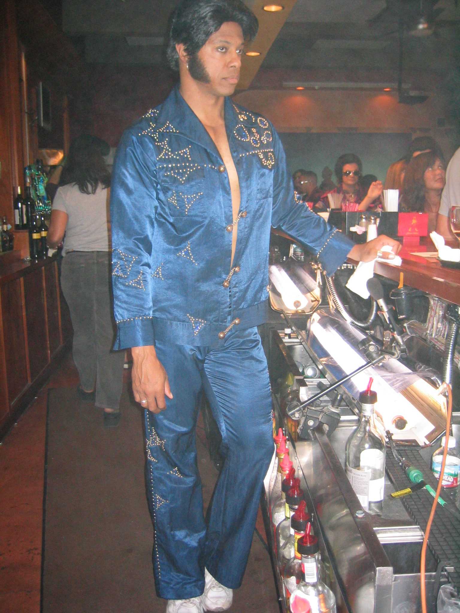 ELVIS HAS LEFT THE BUILDING - Costume