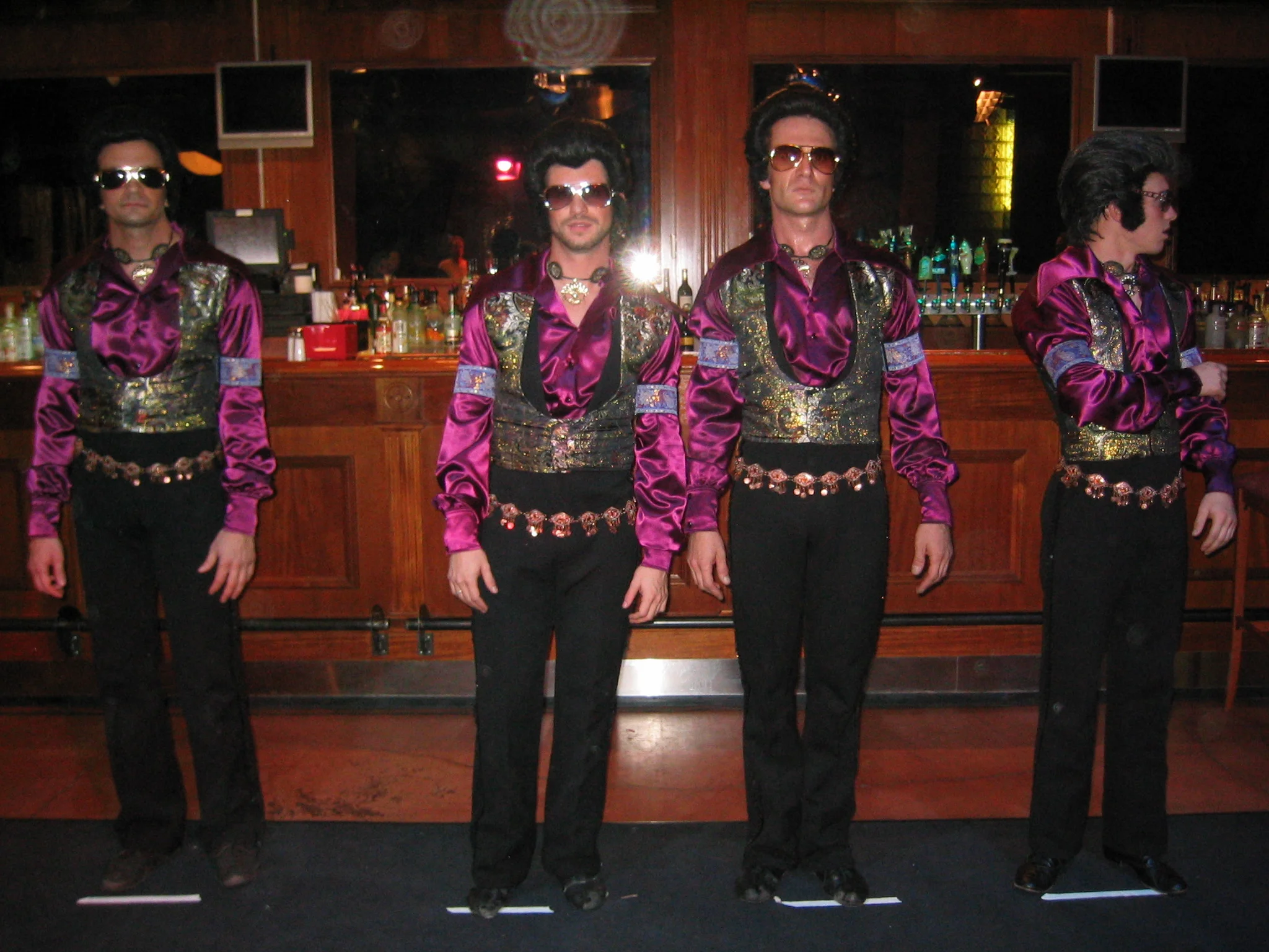 ELVIS HAS LEFT THE BUILDING - Costume