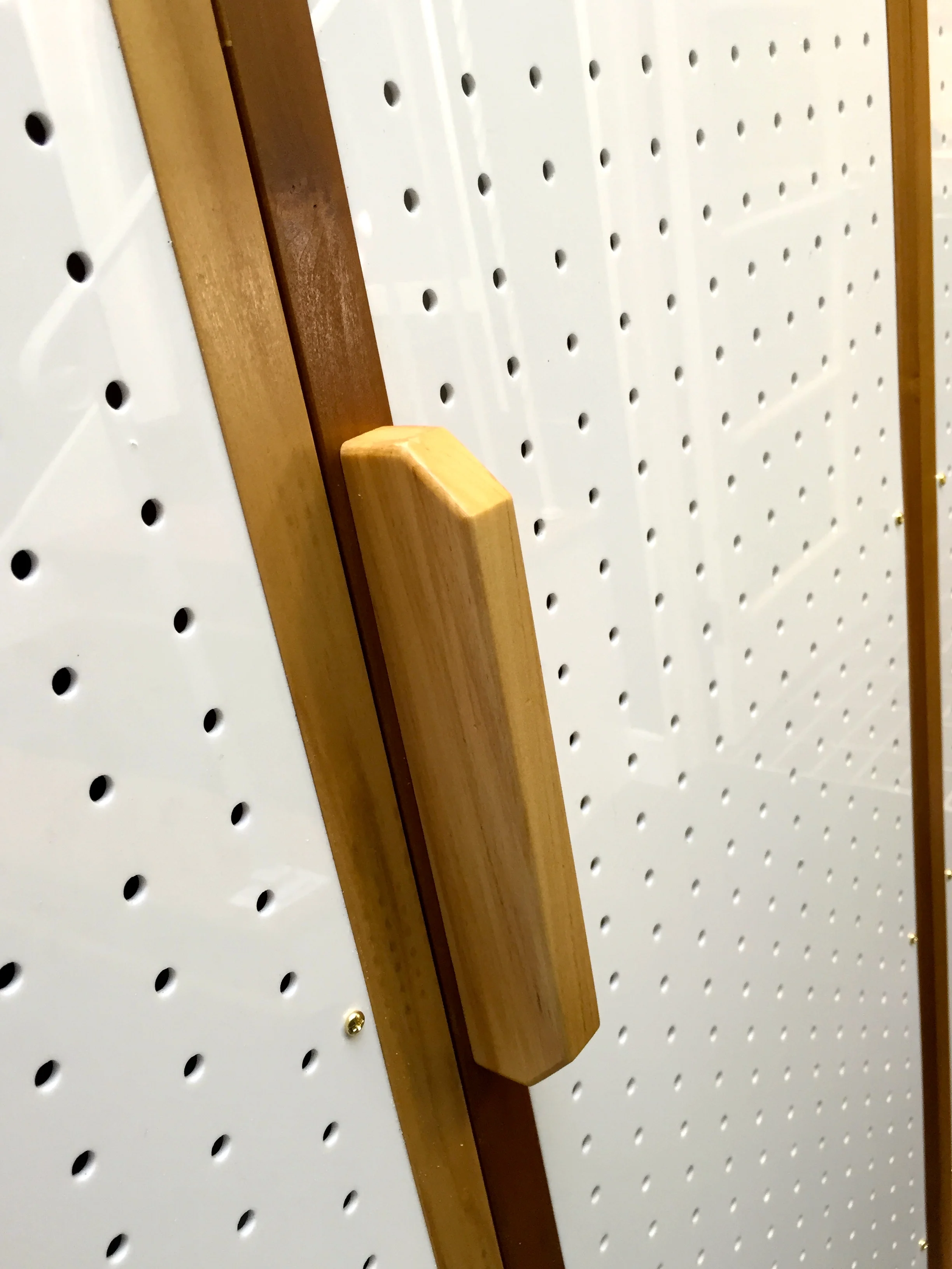 CUSTOM LAUNDRY ROOM DOORS - perforated plexi+oak - handle detail