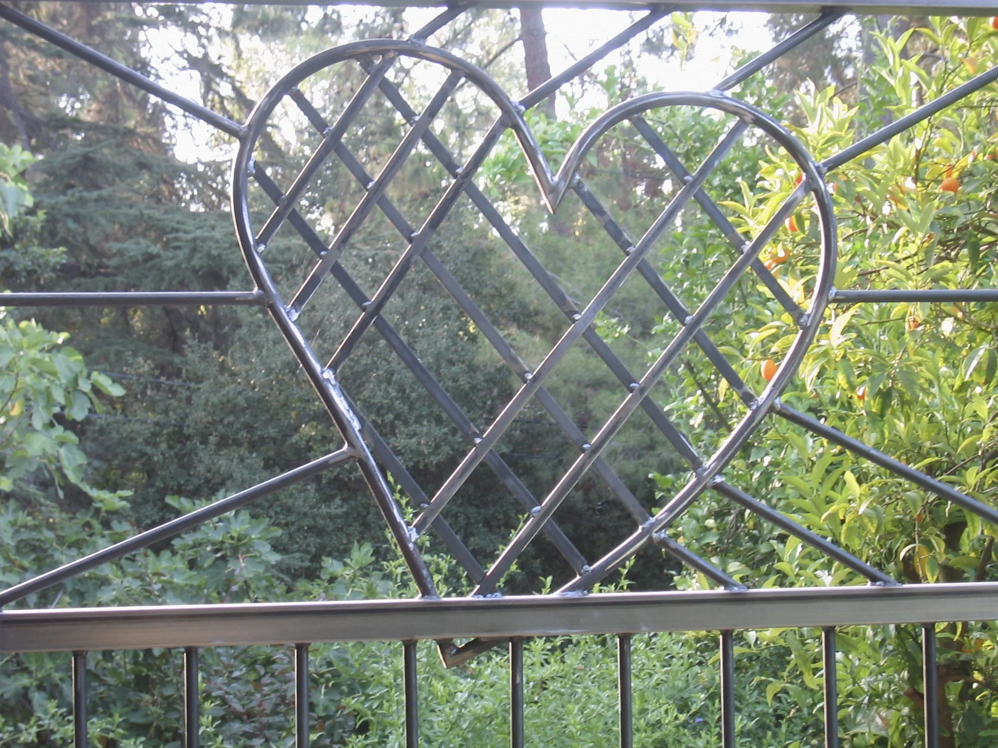 BURLEIGH - Heart Gate - wrought iron